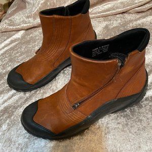 Clarks Muckers waterproof ankle boots 9